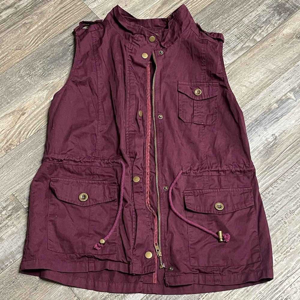 Vest with adjustable cord